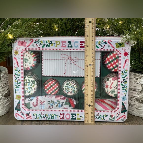 Meri Meri Sweet Treats Bakery Tin w/Recipe Cards, Apron, Cupcake Liners&More NWT - Picture 11 of 13